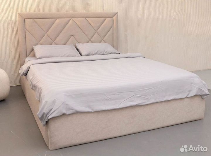 Кровать с изголовьем