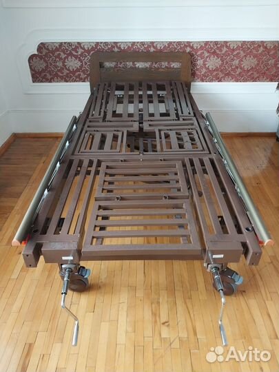 Медицинская кровать и кресло-коляска
