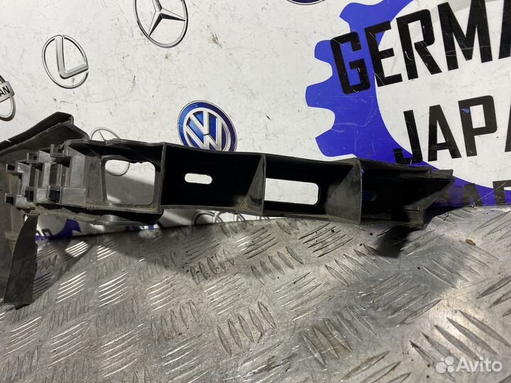 Направляющая заднего бампера левая Touran 1