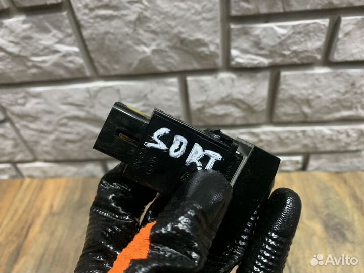 Kia Sorento Кнопка обогрева сидений LH RH