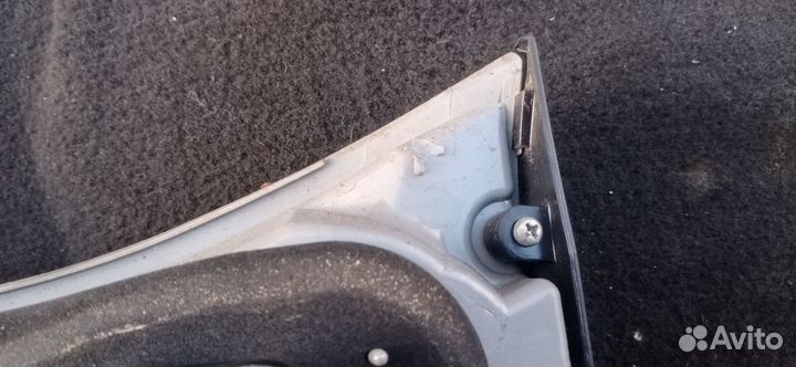 Фонарь крышки багажника левый Lexus RX400h