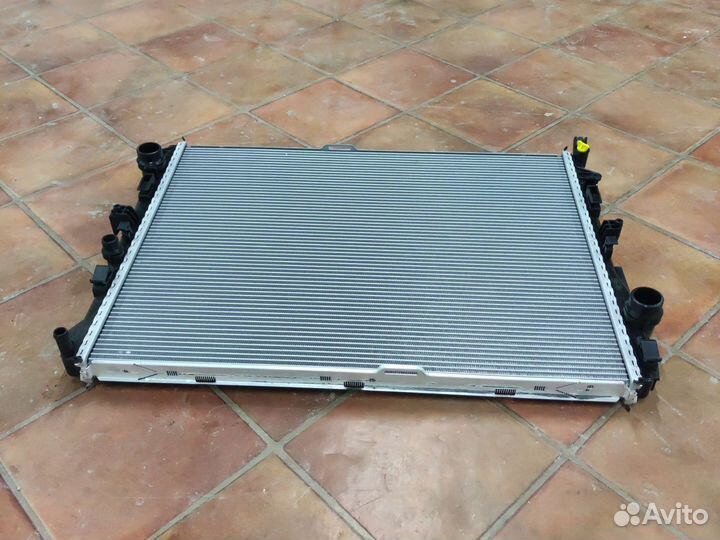 Радиатор охлаждения Mercedes 222 213 205