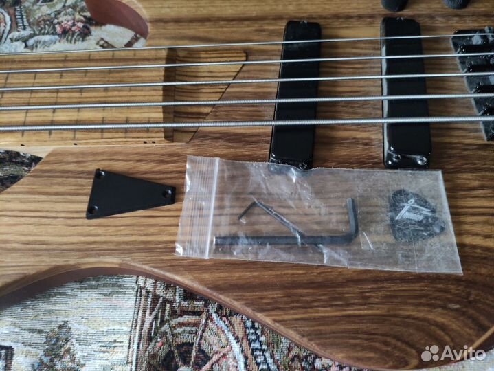 Безладовый 5-струнный бас Invasion BG1000/NL