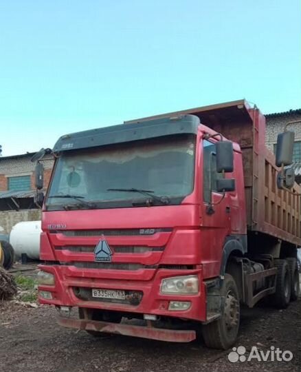 Водитель самосвала в карьер