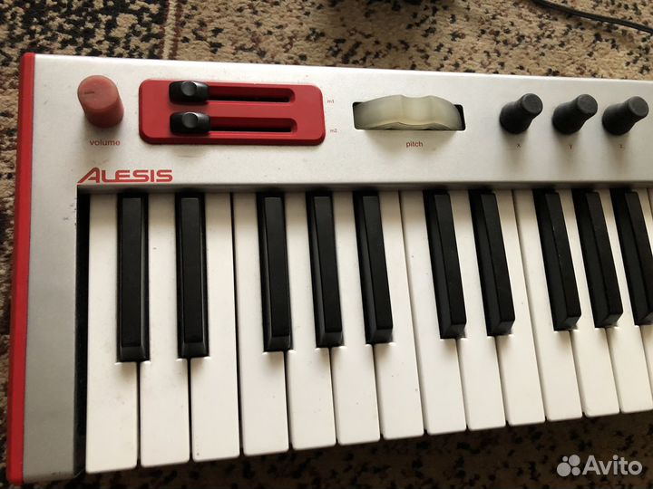Синтезатор Alesis Micron