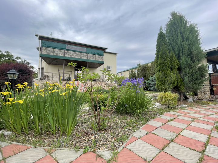 Коттедж 300 м² на участке 11 сот.