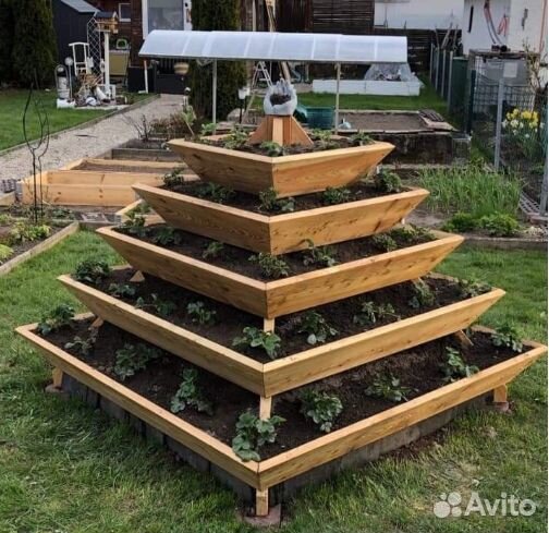 Клумба пирамида для цветов деревянная
