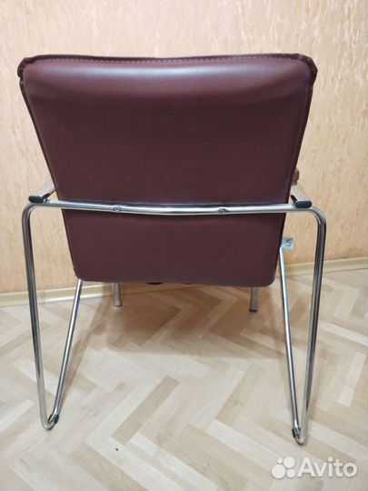 Офисное кожаное кресло бу