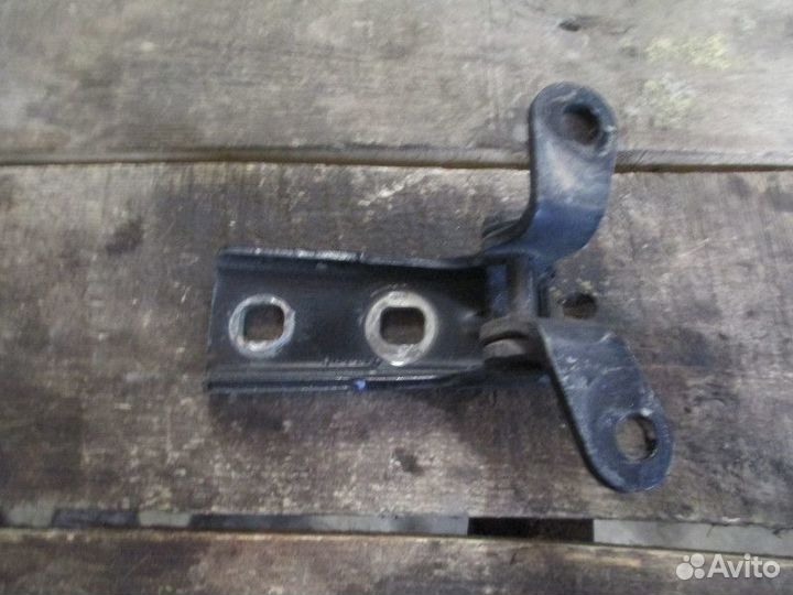 Петля двери передней правой верхняя Cadillac SRX 2