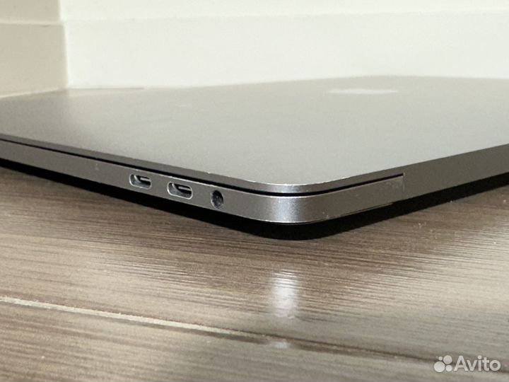 Apple MacBook Pro 15 2018 16/2Tb Radeon Pro 4gb
