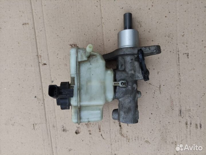 Главный тормозной цилиндр Skoda Octavia A5