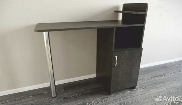 Маникюрный стол