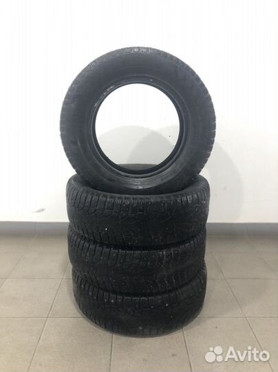 Pirelli Ice 215/65 R16