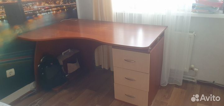 Письменный стол
