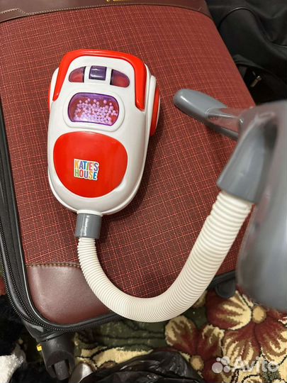 Игрушечный пылесос