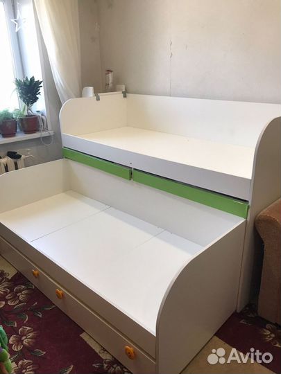 Кровать двухьярусная