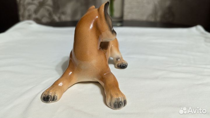 Фарфоровая статуэтка немецкого 