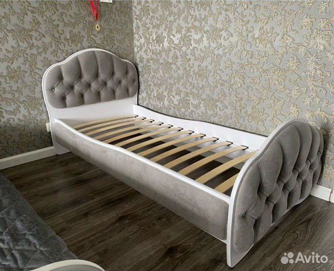 Детская кровать с каретной стяжкой