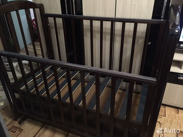 Детская кровать с маятником и ящиком