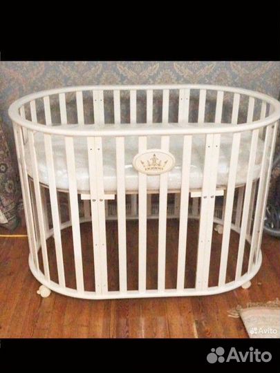 Детская кроватка с маятником