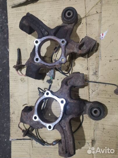 Кулак задний Suzuki Grand Vitara 2 2009