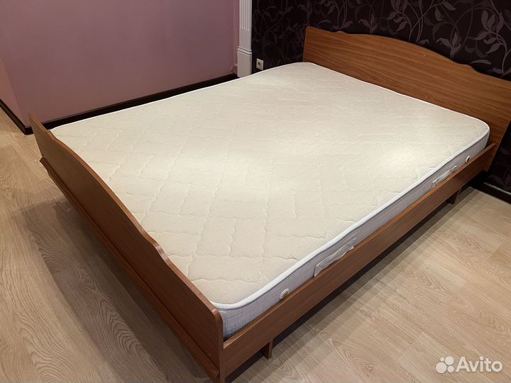 Кровать с матрасом полуторка