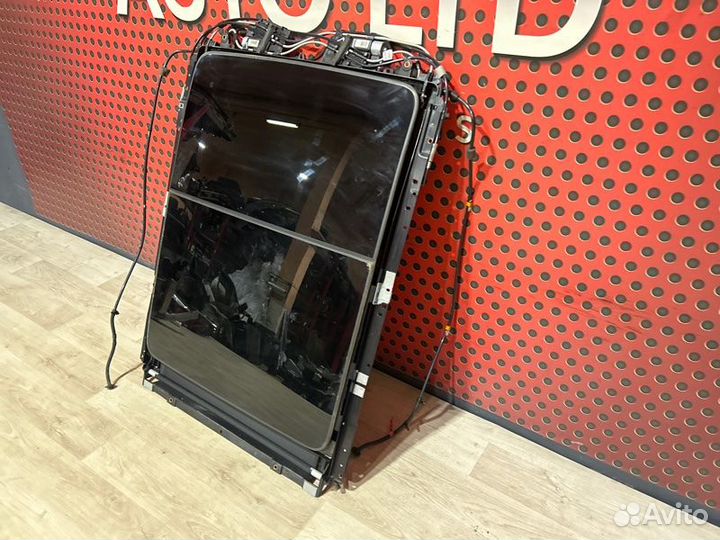 Стекло панорамной крыши Jeep Grand Cherokee WK2