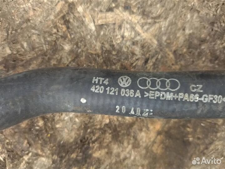 Патрубок Audi R8 1 420 4.2 tfsi 420121036A