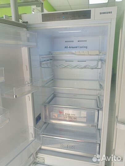 Холодильник Samsung
