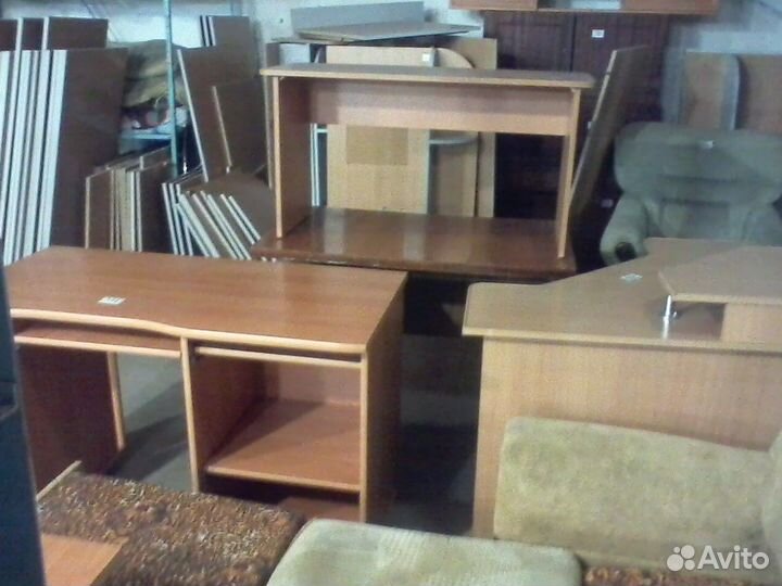 Стол бу.Диваны,кровати,шкафы.ст Комиссионка