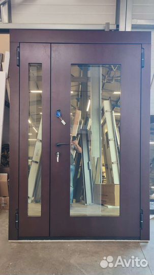 Дверь входная металлическая со стеклом