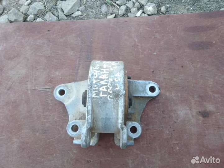 Подушка двигателя левая Mitsubishi Galant 8
