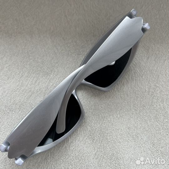 Очки серебристые солнцезащитные