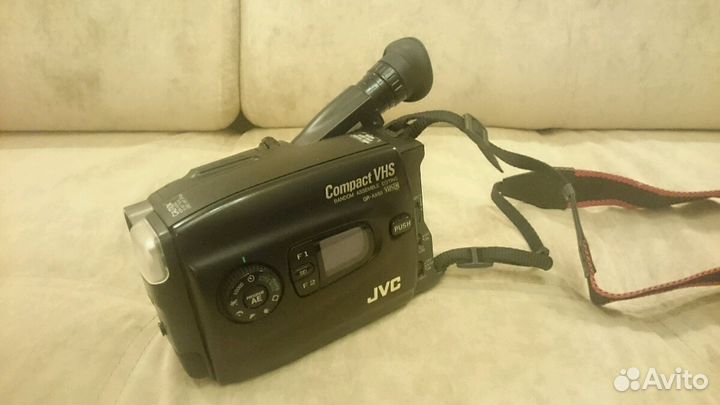 Видеокамера JVC-gr-ax68e
