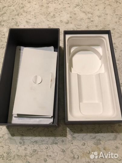 Коробка от iPhone 8