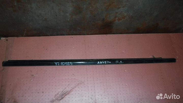 Накладка стекла переднего левого Chevrolet Lacett