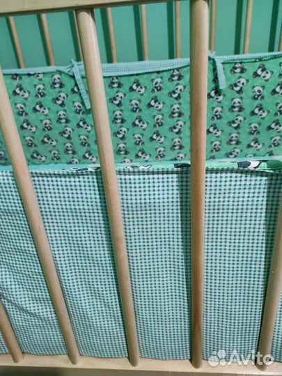 Детская кроватка с маятником и пеленальным комодом