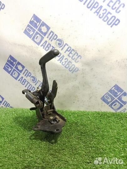 Замок спинки сиденья задний правый Toyota Avensis