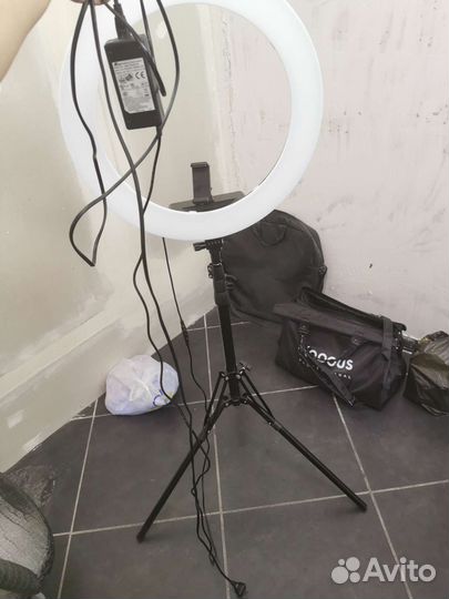 Кольцевая лампа со штативом б/у