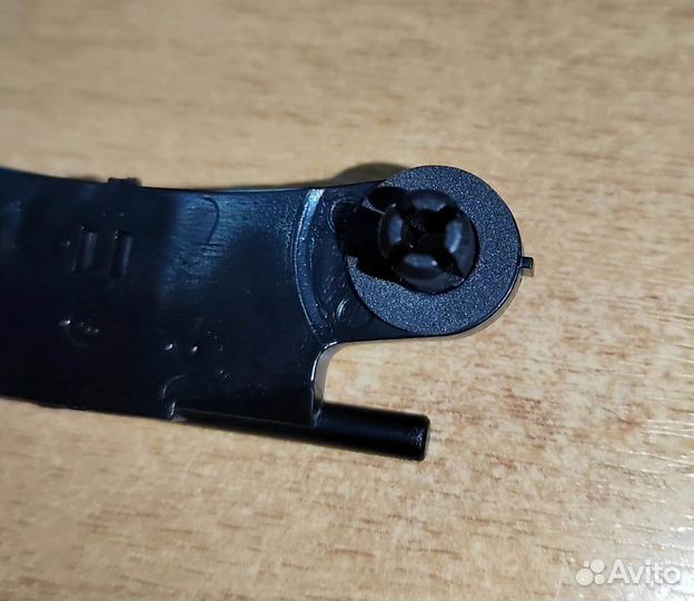 Петля лючка бензобака Lanos