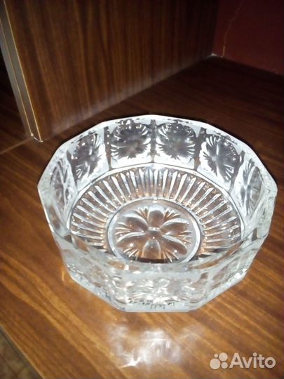 Вазы,фужеры,салатник (хрусталь)