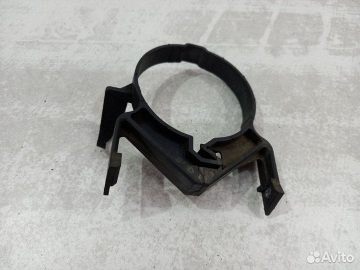 Кронштейн Mercedes S500 W220