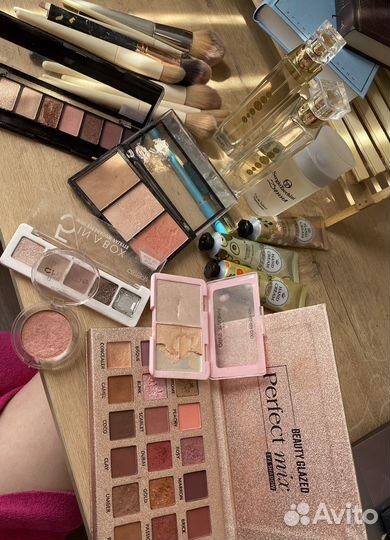 Косметика и духи пакетом