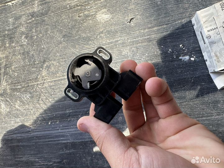 Датчик положения дроссельной заслонки nissan