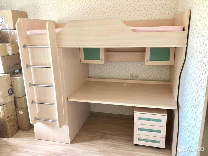 Кровать двухьярусная