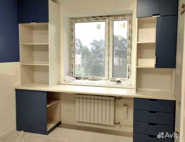 Рабочая зона в углу у окна