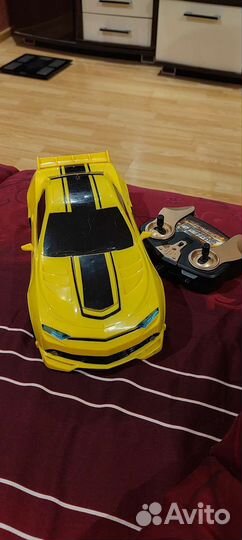 Машина на пульте управления Бамблби