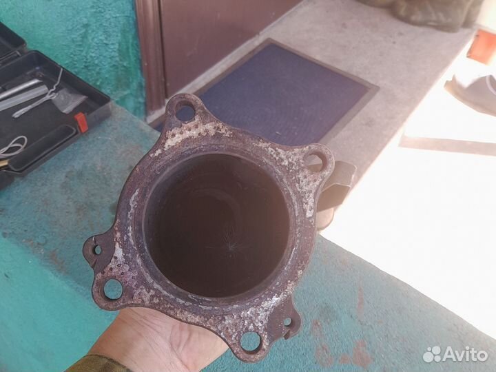 Приемная труба ауди 2,7 битурбо лев