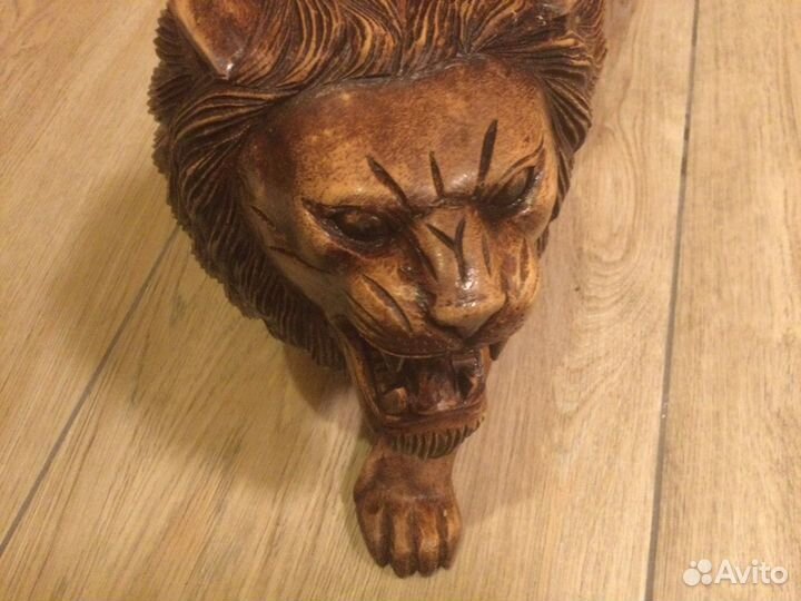 Лев деревянный большой