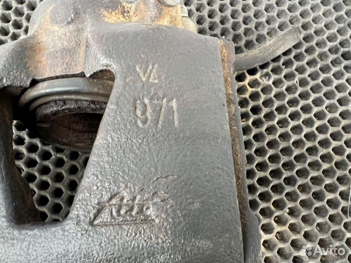 Суппорт передний левый Opel Vectra B X16XEL 1.6